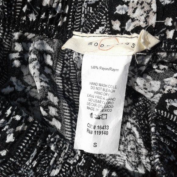 Black and White Patterned Fringe Shorts - Picture 3 of 3